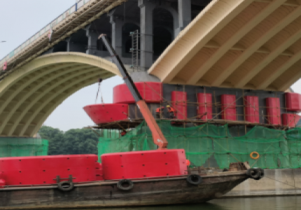 益阳大桥复合材料防撞设施安装.png