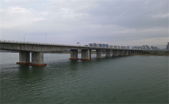 吉安市吉州区大桥采用自浮式复合材料防撞设施