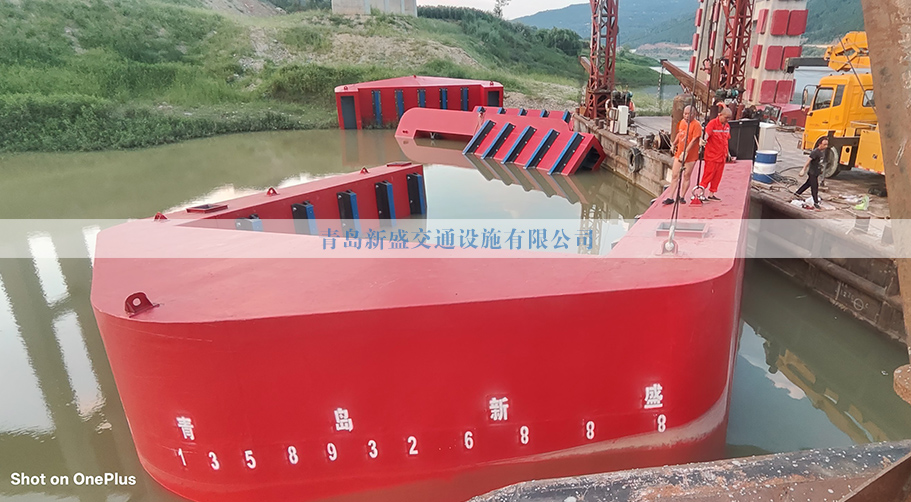 自浮式桥梁防撞设施 抗撞击强钢覆复合材料 规格齐全可定制