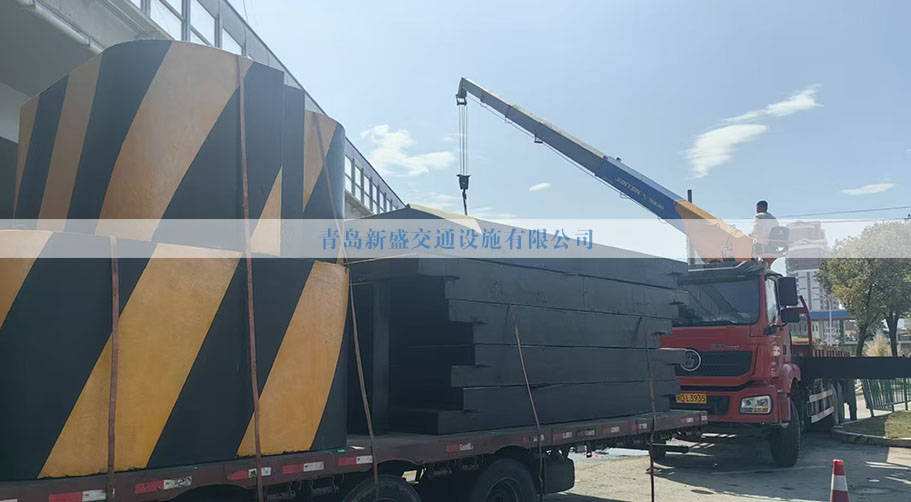 公路桥墩防撞设施 支持定制 桥梁防撞墩 柔性复合材料大桥防护设施